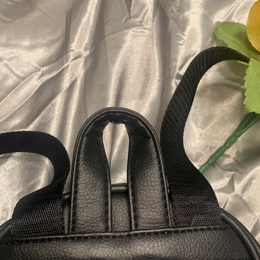 🌹 “Luv BETSEY” by BETSEY JOHNSON • Cute Black Mini Book Bag Lips Purse - Picture 8 of 13
